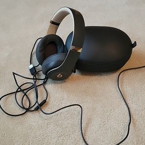 Beats solo 3 wireless headphones